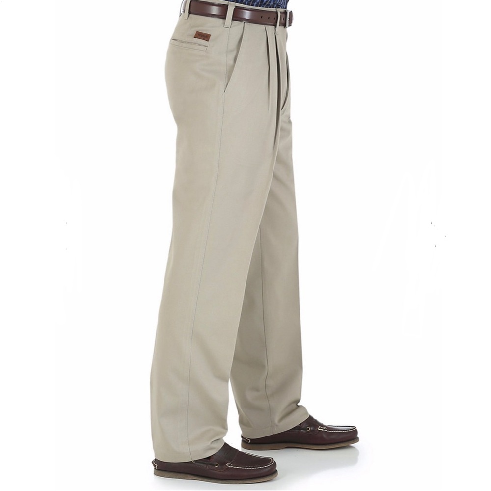 Wrangler Rugged Wear Pants, Tan Cotton Chinos Khakis, Pleated, Relaxed Fit, New